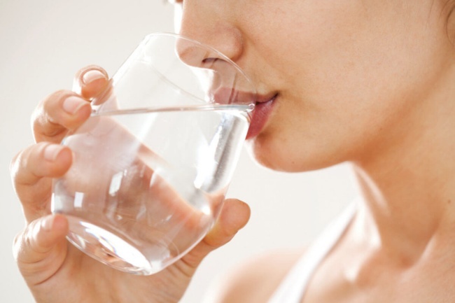 ดื่มน้ำให้เพียงพอต่อร่างกาย